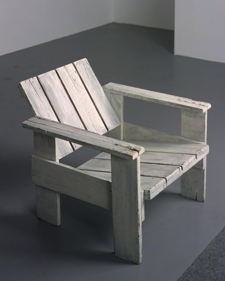 Kratstoel, Gerrit Rietveld, 1934, white-painted period example